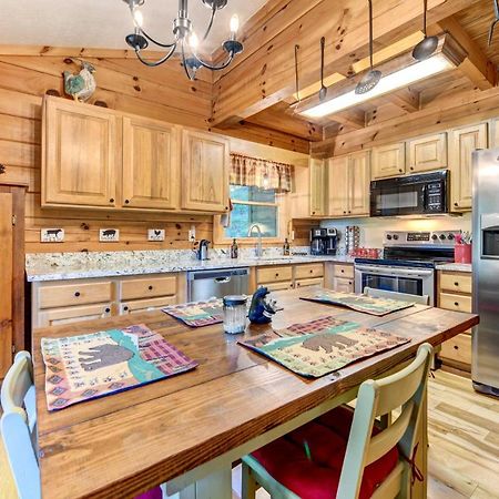 Waynesville Cabin With Covered Deck And Fire Pit! Lake Junaluska Dış mekan fotoğraf