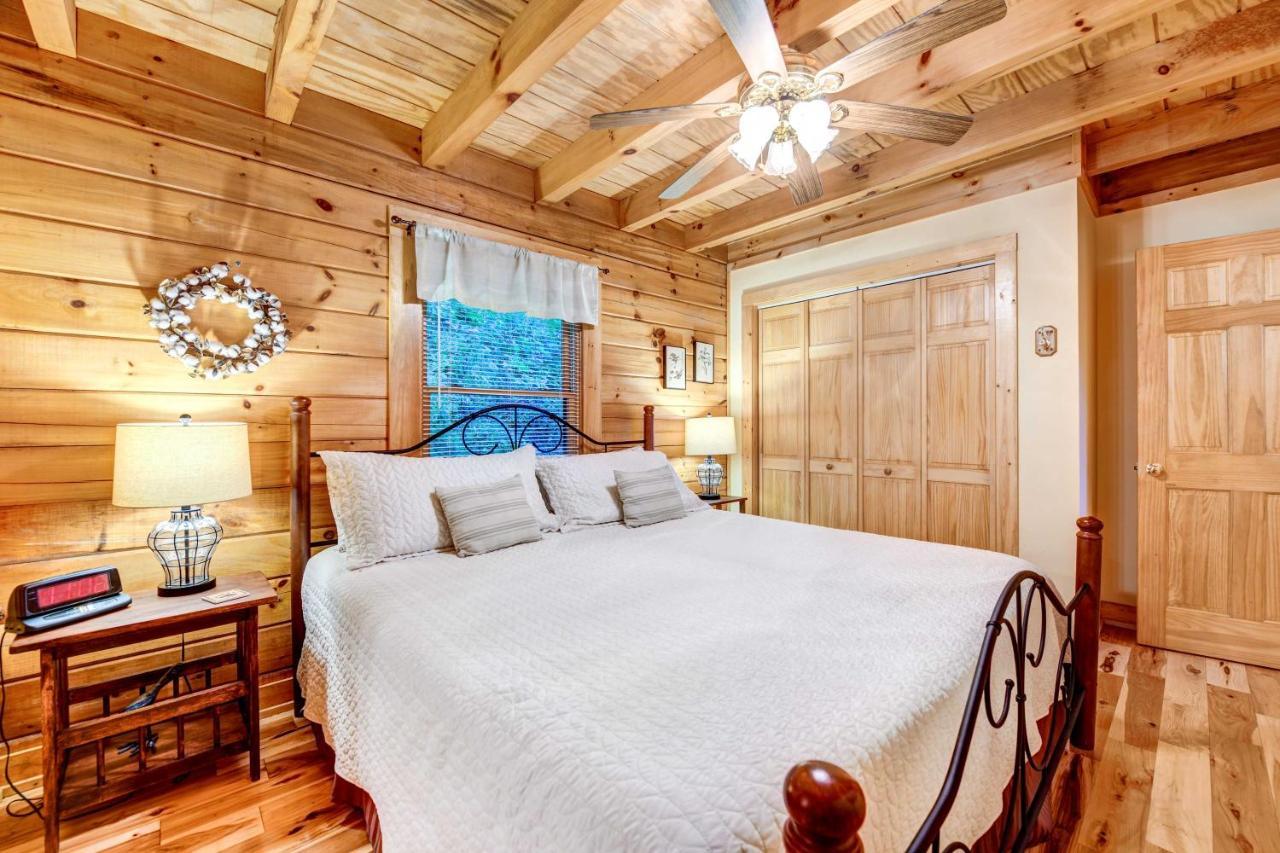 Waynesville Cabin With Covered Deck And Fire Pit! Lake Junaluska Dış mekan fotoğraf