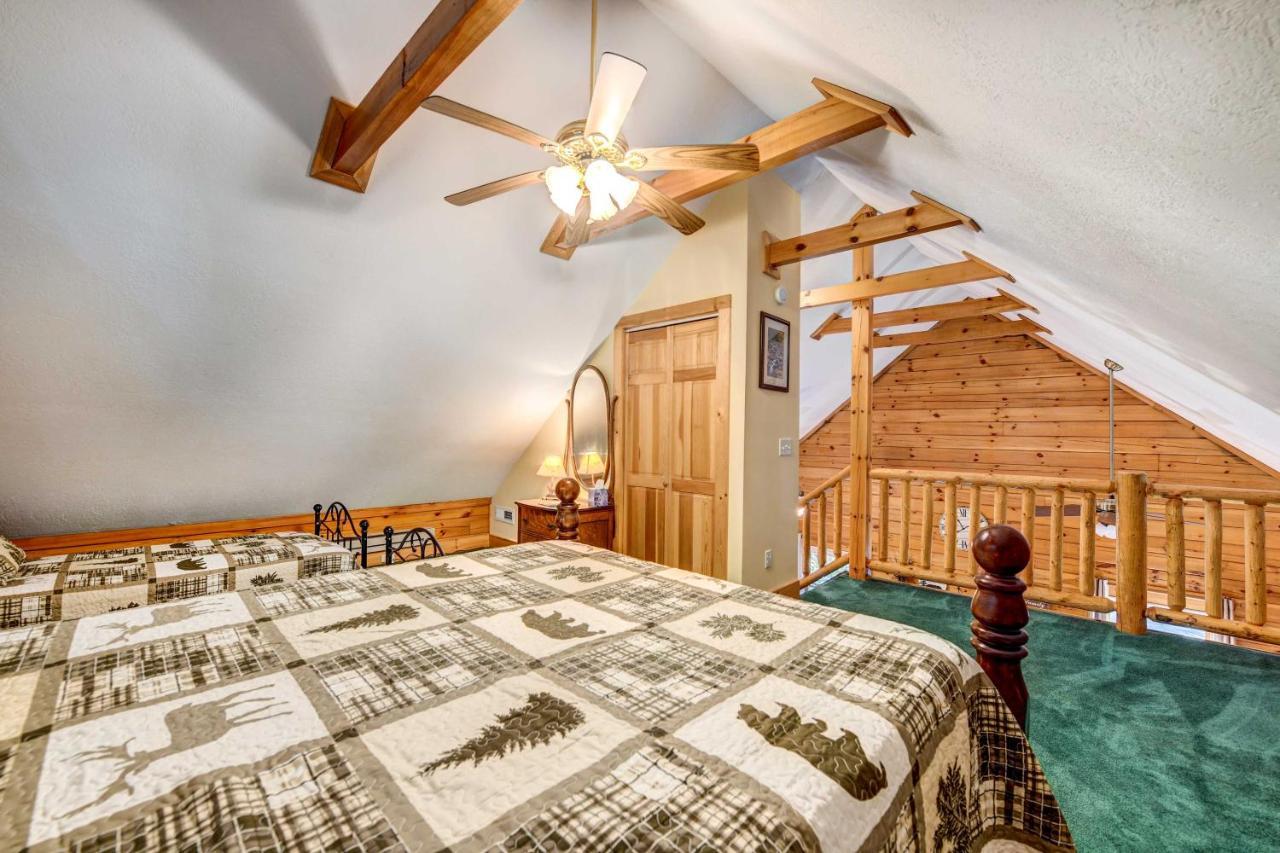 Waynesville Cabin With Covered Deck And Fire Pit! Lake Junaluska Dış mekan fotoğraf