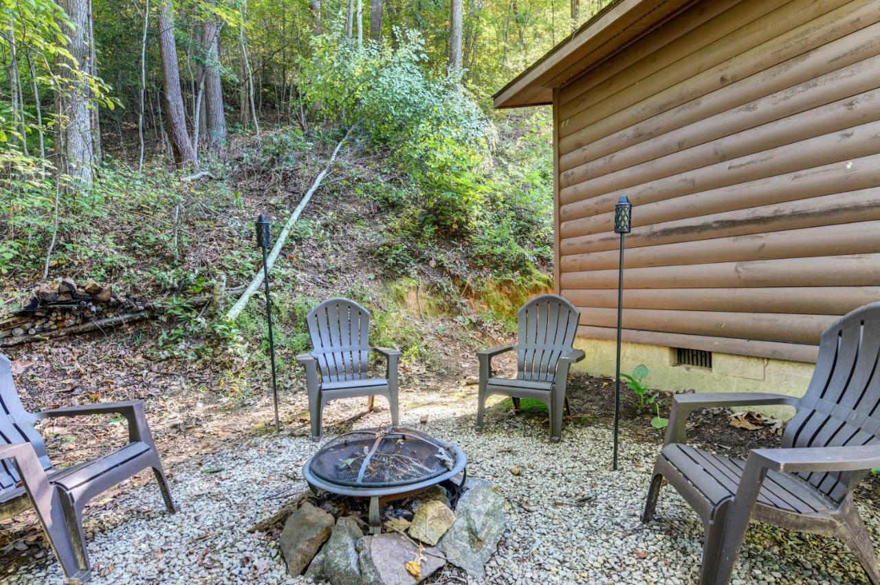 Waynesville Cabin With Covered Deck And Fire Pit! Lake Junaluska Dış mekan fotoğraf